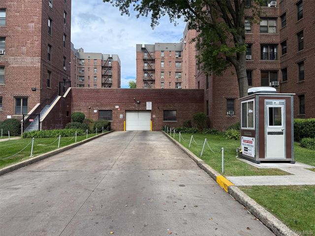 11230 Northern Boulevard 4G, Corona, NY 11368