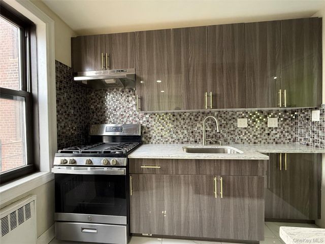 11230 Northern Boulevard 4G, Corona, NY 11368