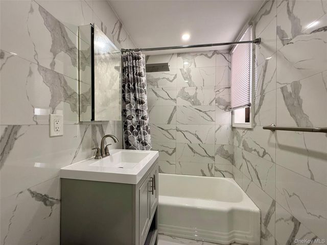 11230 Northern Boulevard 4G, Corona, NY 11368