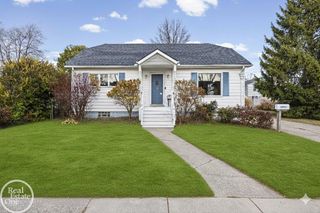 22915 E 13 MILE Road, St Clair Shores, MI 48082