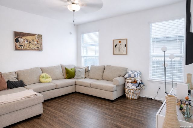140 MAROON LN, Kyle, TX 78640