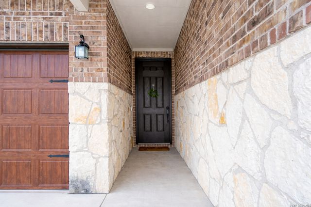 140 MAROON LN, Kyle, TX 78640