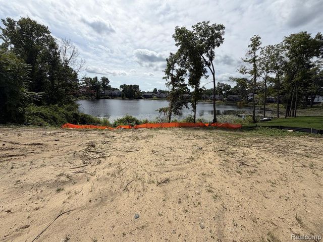 825 Preserve Lane, White Lake, MI 48386
