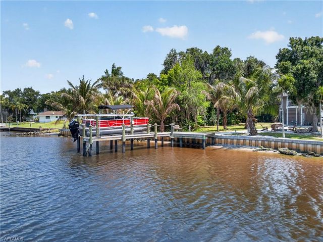 2212 River Pine DR, Fort Myers, FL 33905