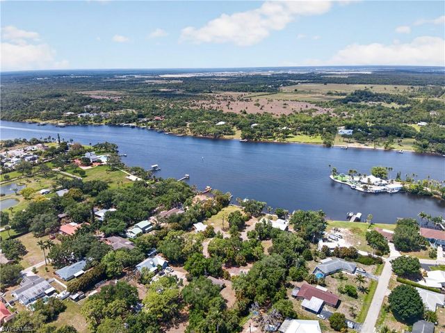 2212 River Pine DR, Fort Myers, FL 33905