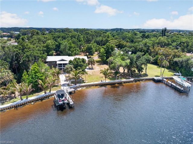 2212 River Pine DR, Fort Myers, FL 33905