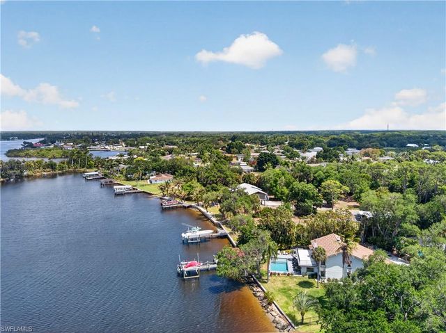 2212 River Pine DR, Fort Myers, FL 33905