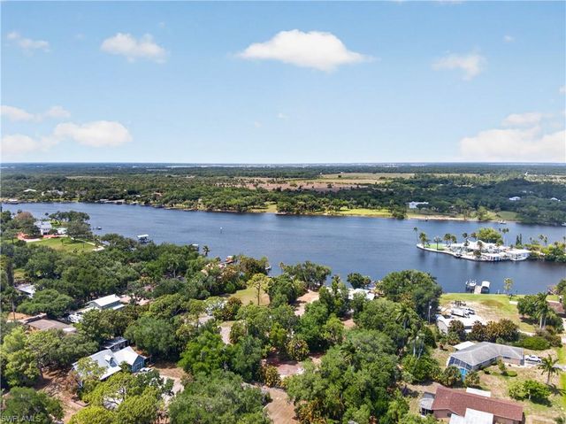 2212 River Pine DR, Fort Myers, FL 33905