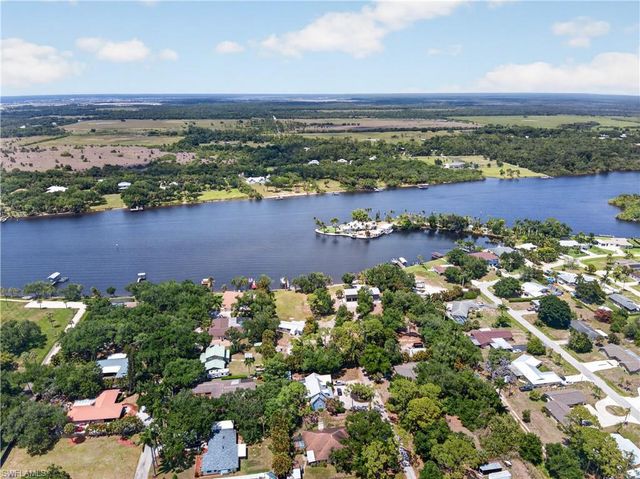 2212 River Pine DR, Fort Myers, FL 33905