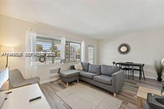 1450 NE 170th St 114, North Miami Beach, FL 33162