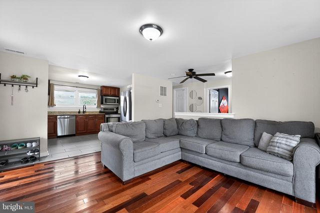2418 BRUNSWICK RD, Halethorpe, MD 21227