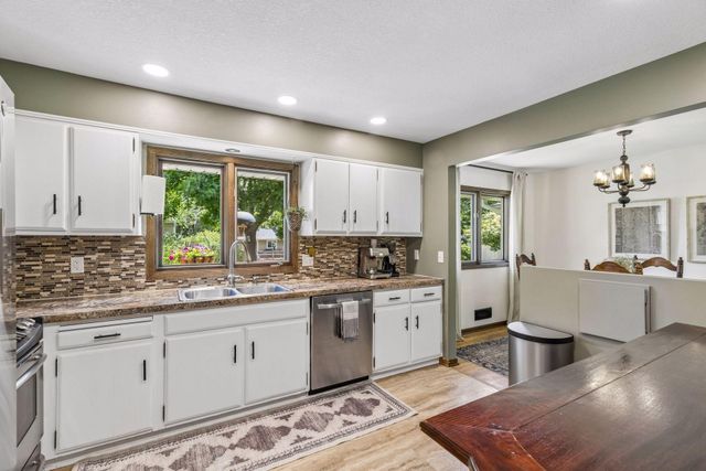 6265 Oakwood Road, Woodbury, MN 55125