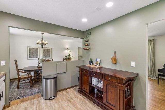 6265 Oakwood Road, Woodbury, MN 55125