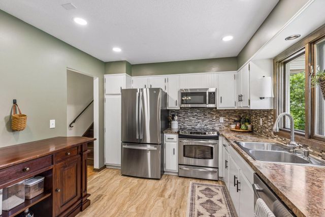 6265 Oakwood Road, Woodbury, MN 55125