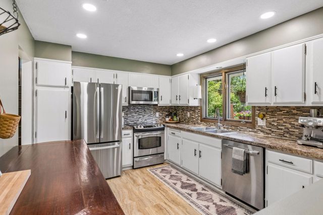 6265 Oakwood Road, Woodbury, MN 55125