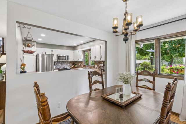 6265 Oakwood Road, Woodbury, MN 55125