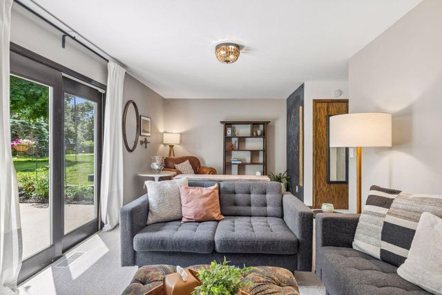6265 Oakwood Road, Woodbury, MN 55125