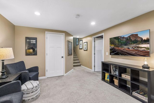 6265 Oakwood Road, Woodbury, MN 55125