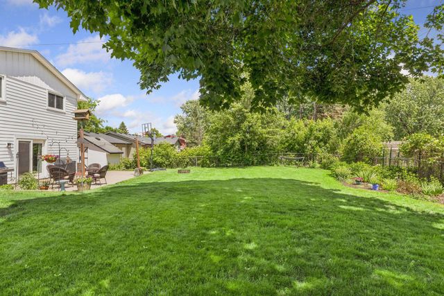6265 Oakwood Road, Woodbury, MN 55125