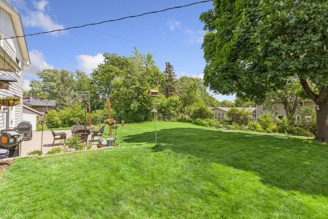 6265 Oakwood Road, Woodbury, MN 55125