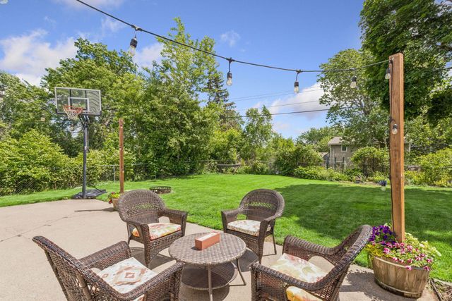 6265 Oakwood Road, Woodbury, MN 55125