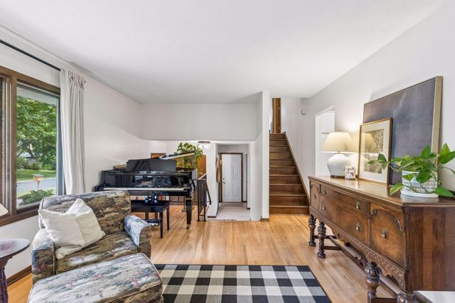 6265 Oakwood Road, Woodbury, MN 55125