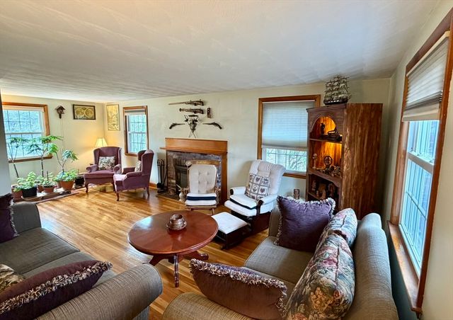 54 River St, Billerica, MA 01821