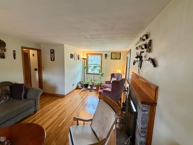 54 River St, Billerica, MA 01821