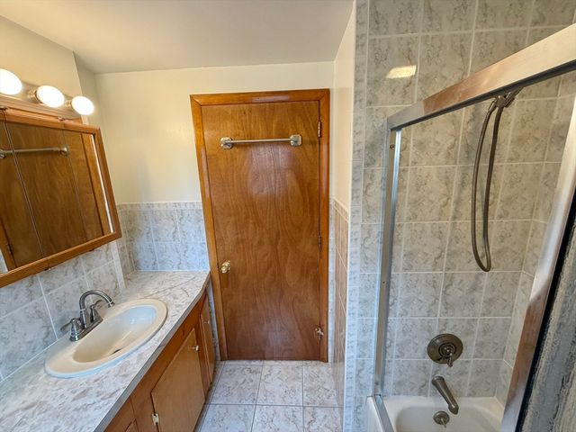 54 River St, Billerica, MA 01821