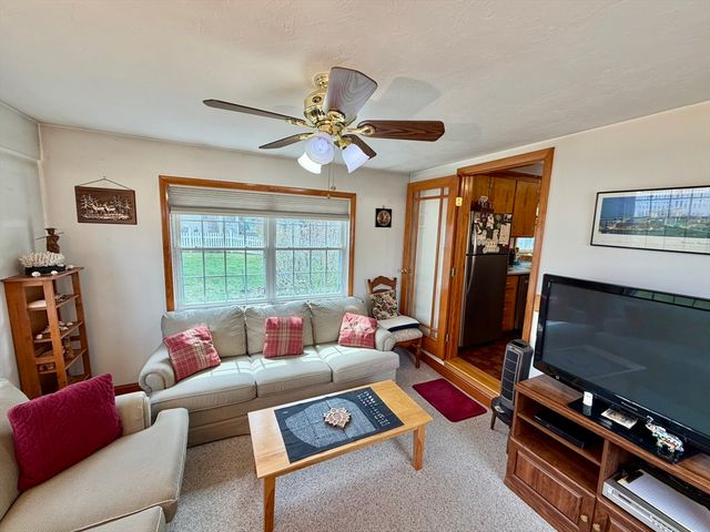 54 River St, Billerica, MA 01821