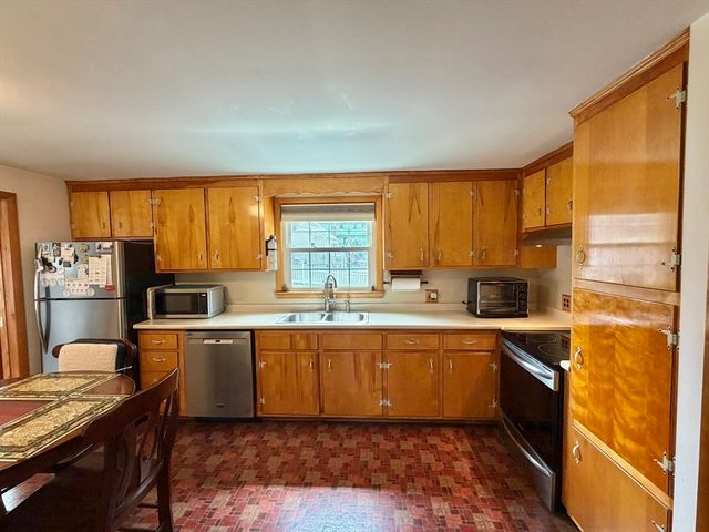 54 River St, Billerica, MA 01821