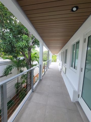 220 Collins Ave 6B, Miami Beach, FL 33139