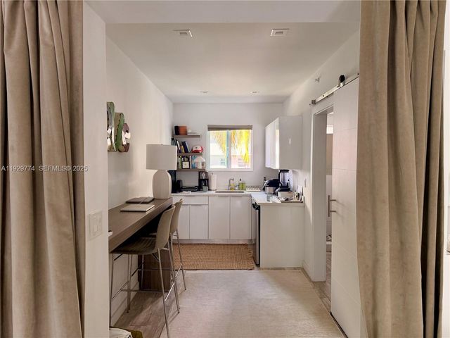 220 Collins Ave 6B, Miami Beach, FL 33139