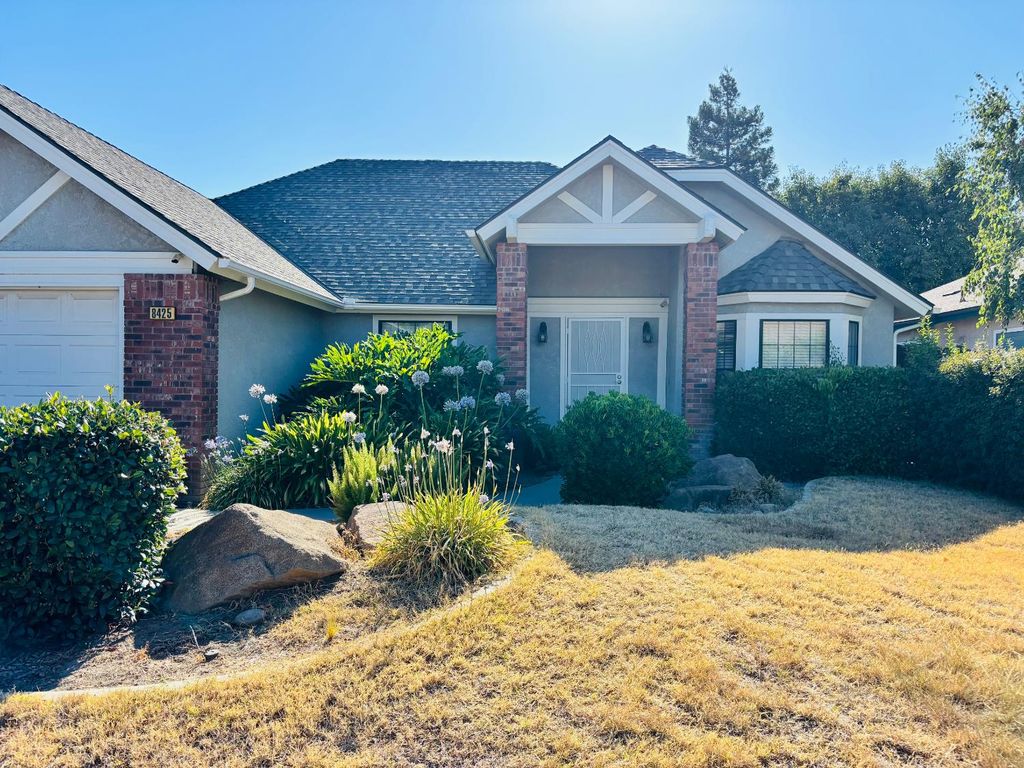 8425 N 8th Street, Fresno, CA 93720