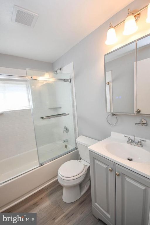 Image 11 of property listing at 332 SUTER RD, Baltimore, MD 21228