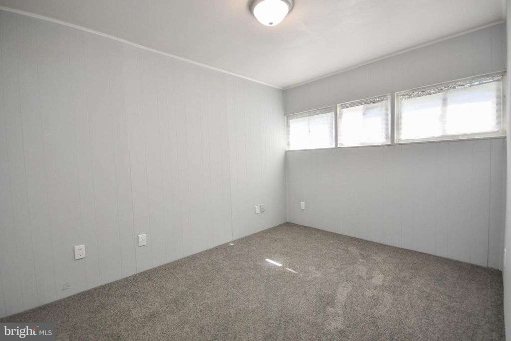 Image 13 of property listing at 332 SUTER RD, Baltimore, MD 21228