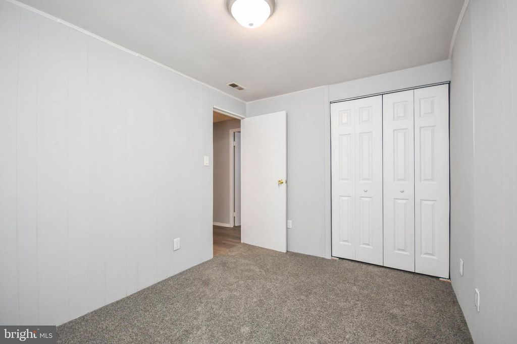 Image 14 of property listing at 332 SUTER RD, Baltimore, MD 21228
