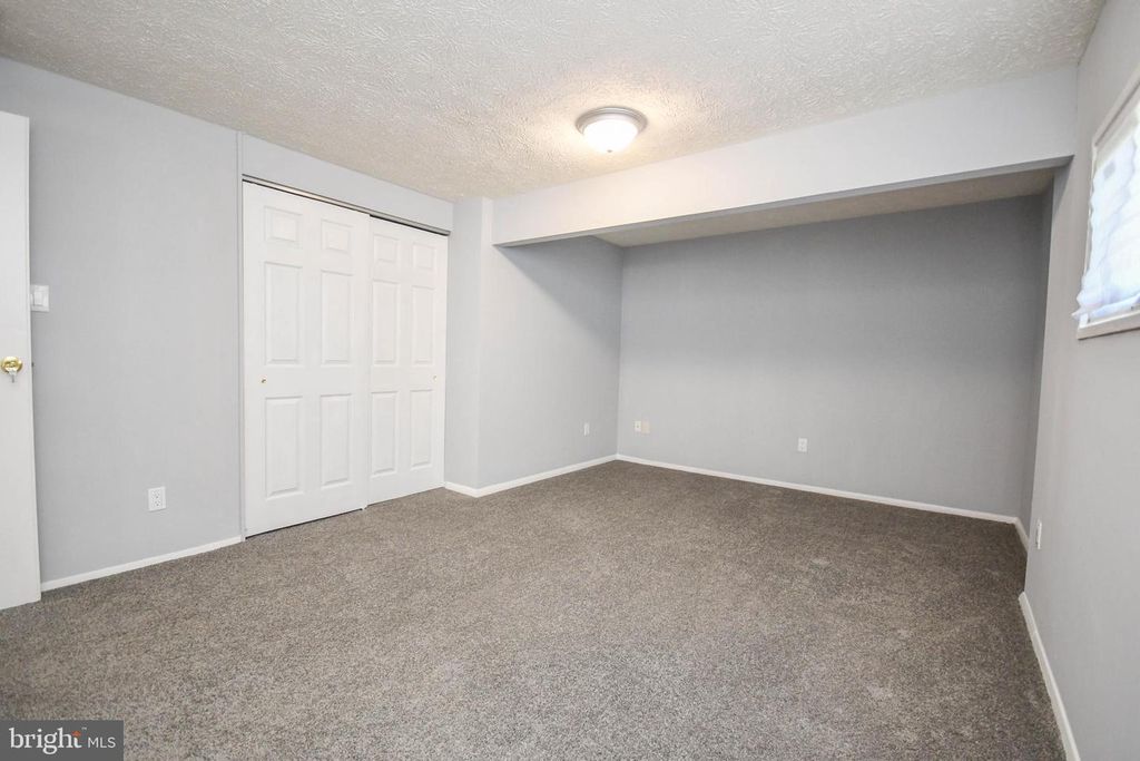 Image 19 of property listing at 332 SUTER RD, Baltimore, MD 21228