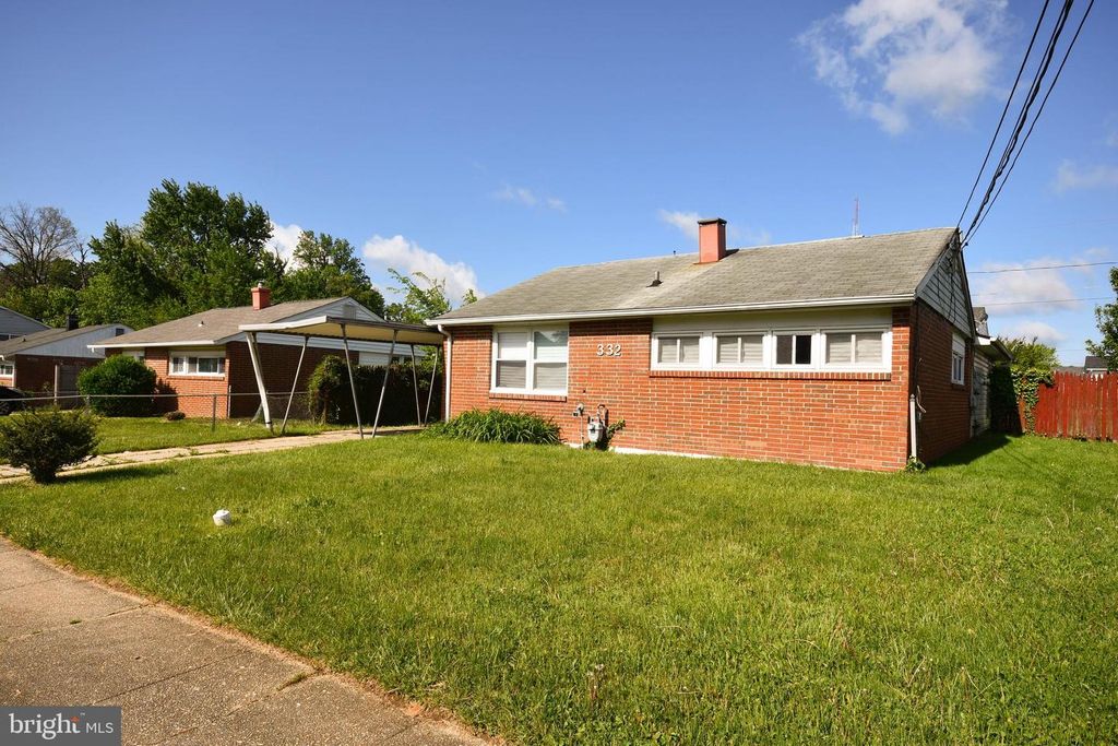 Image 3 of property listing at 332 SUTER RD, Baltimore, MD 21228