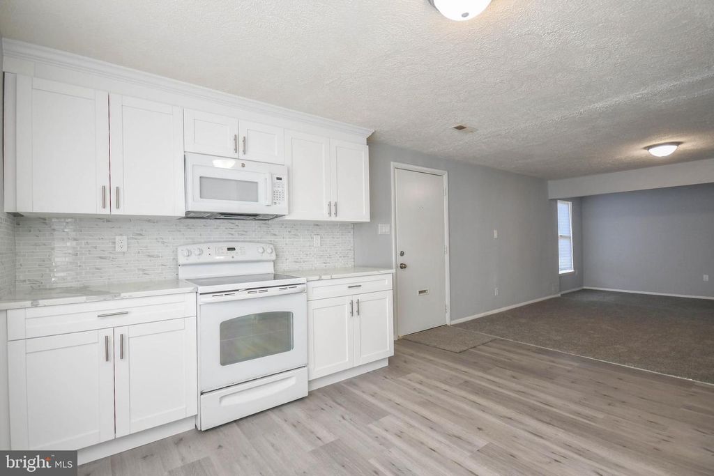 Image 43 of property listing at 332 SUTER RD, Baltimore, MD 21228