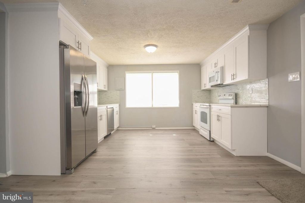 Image 7 of property listing at 332 SUTER RD, Baltimore, MD 21228