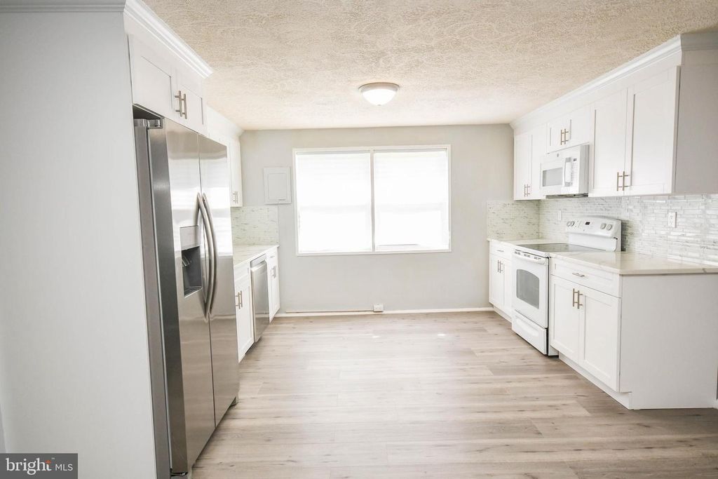 Image 8 of property listing at 332 SUTER RD, Baltimore, MD 21228