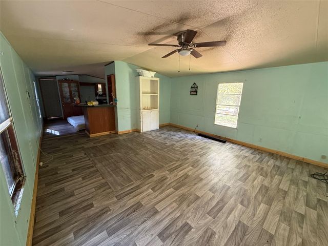 892 Hanks Street, Trinity, TX 75862