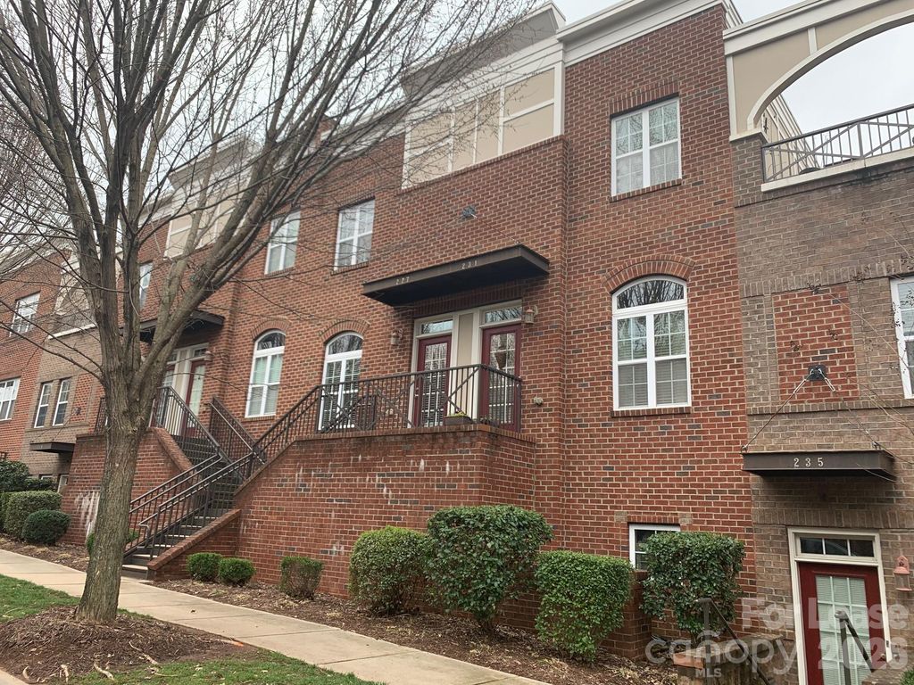 227 Harbour Place Drive, Davidson, NC 28036