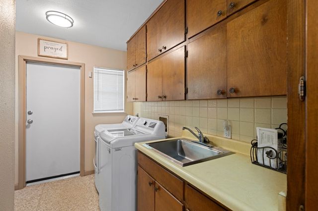 130 Willow Bend Rd, Center Point, TX 78010
