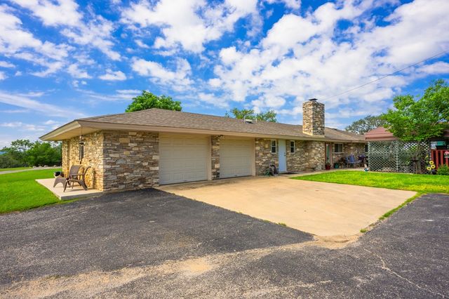 130 Willow Bend Rd, Center Point, TX 78010