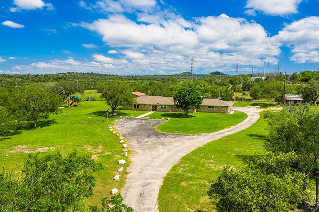 130 Willow Bend Rd, Center Point, TX 78010