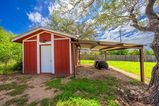 130 Willow Bend Rd, Center Point, TX 78010