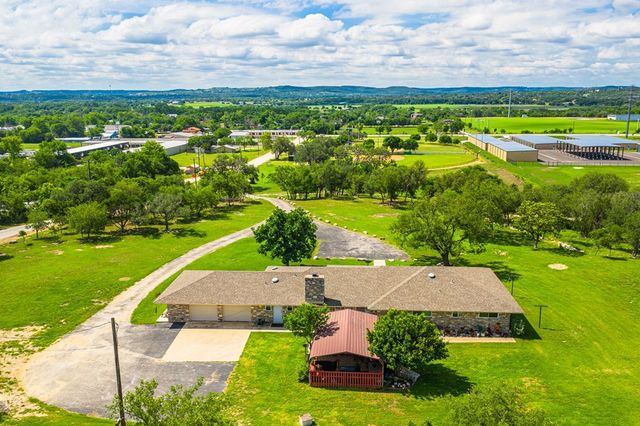 130 Willow Bend Rd, Center Point, TX 78010