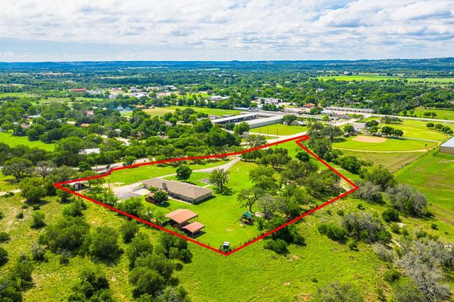 130 Willow Bend Rd, Center Point, TX 78010
